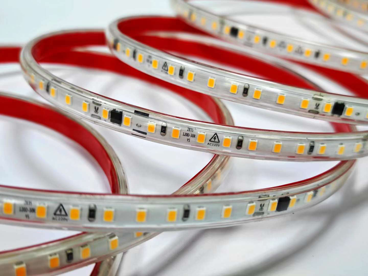 Tira LED Directo 220V Autoadhesiva IP54 2700K SMD2835 10w/m 1000lm/m 120chips/m Corte 10cm