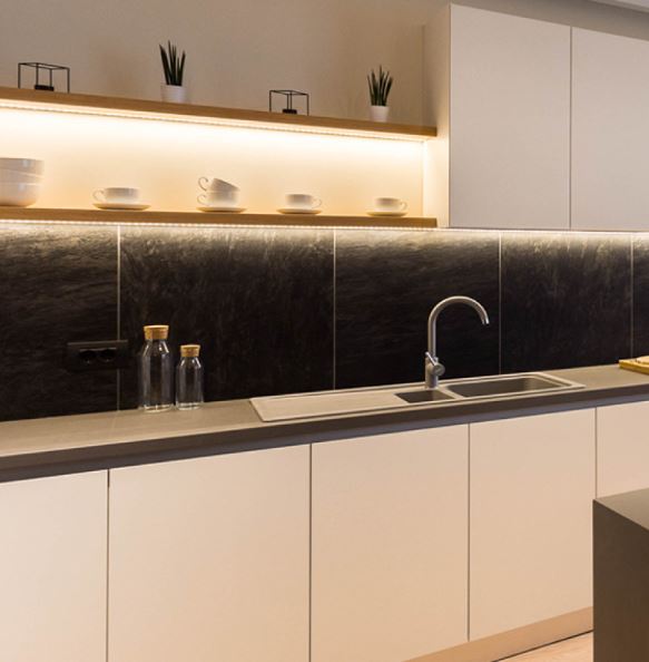 Tira LED 12V IP65-Exterior 4000K 14w/m 1300lm/m 60chips/m SMD5050 Rollo de 5 metros Anchura 10mm